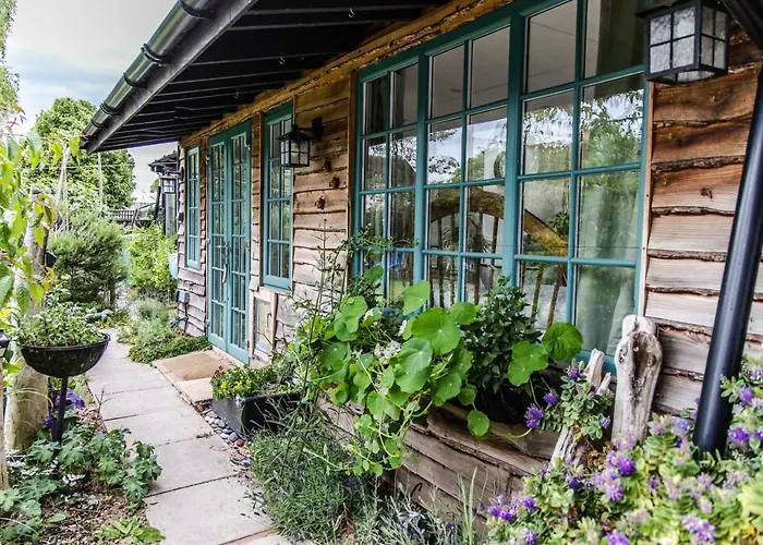 Cozy Garden Studio