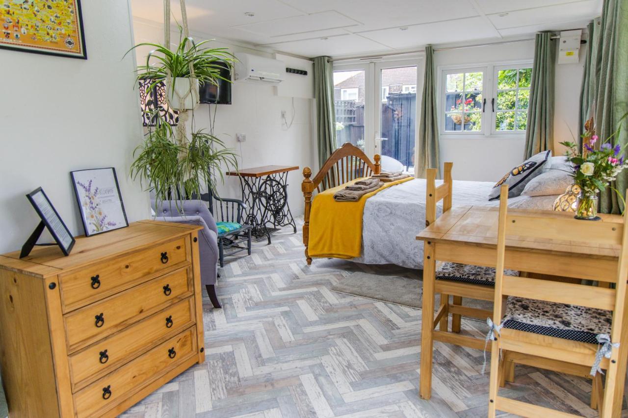 Cozy Garden Apartment