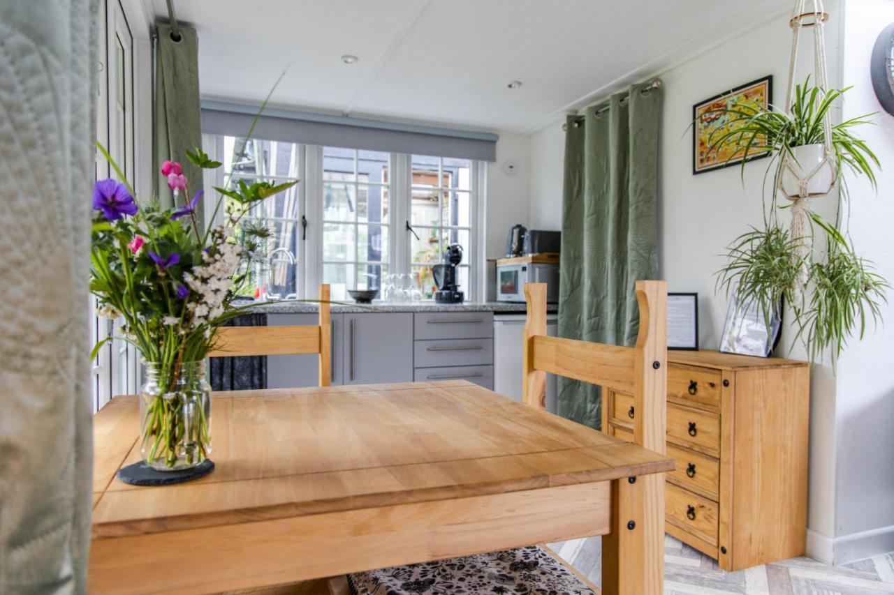 Cozy Garden Apartment Williton
